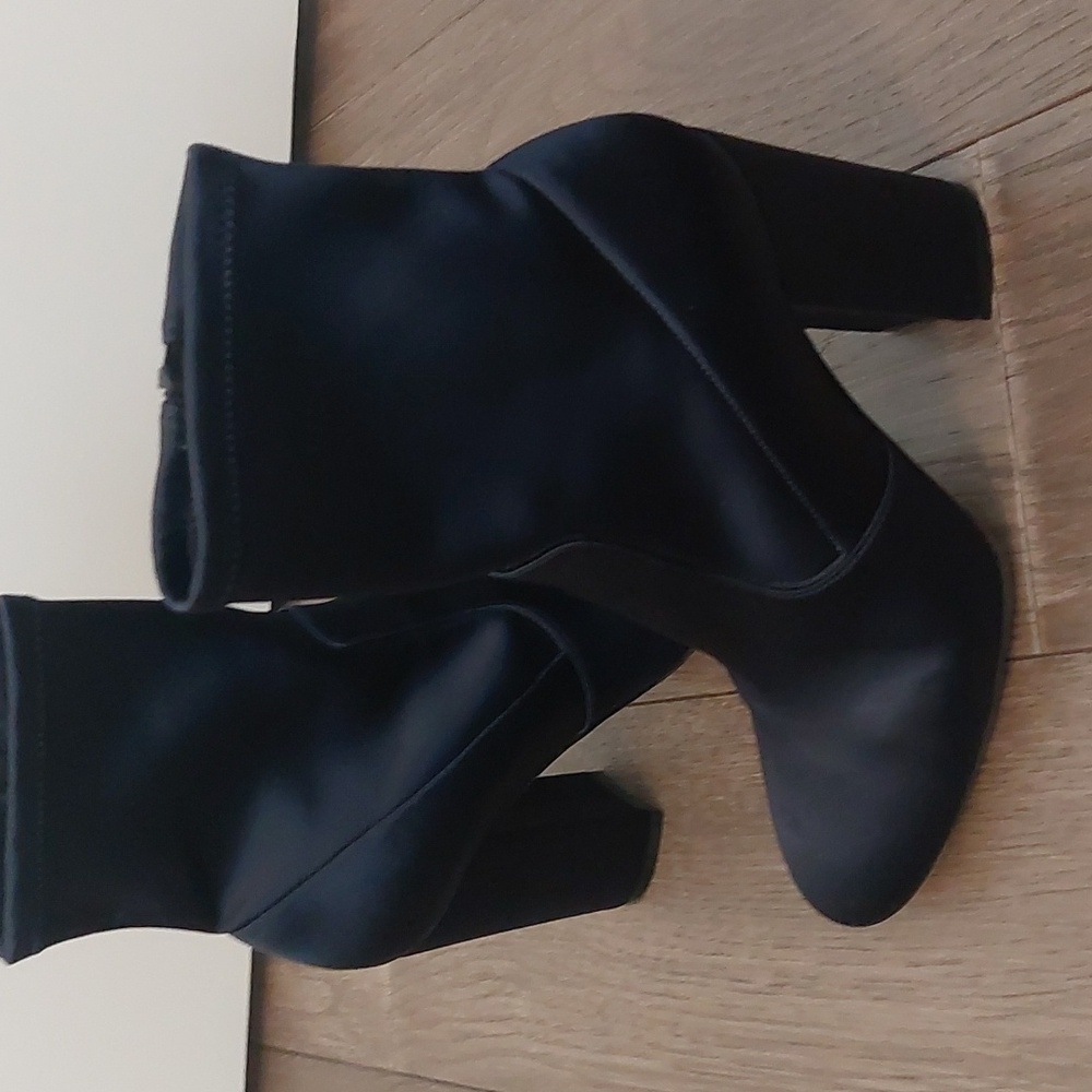 Satin Booties - Picture 3 of 4